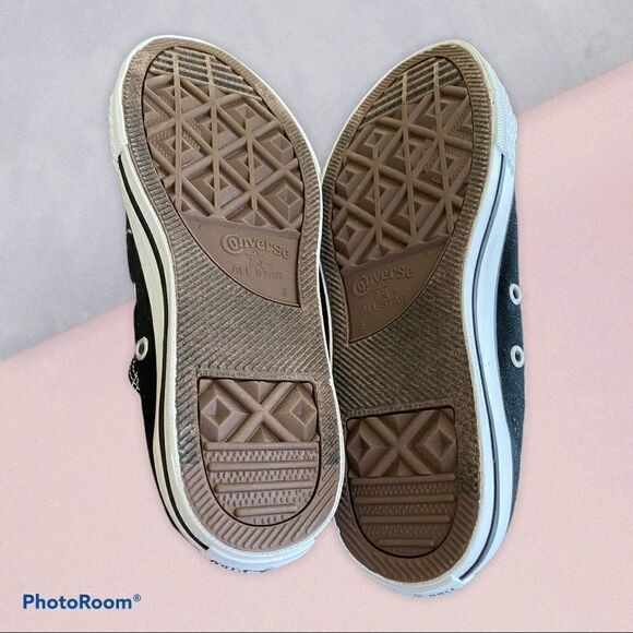 Converse shoes  - Picture 3 of 5